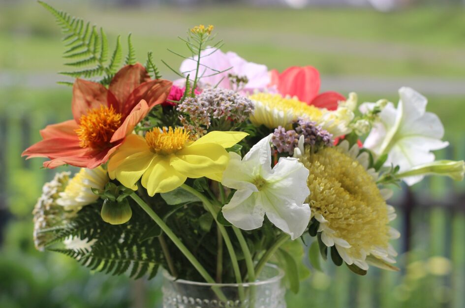 Letni bukiet kwiatów: inspiracje i cytaty