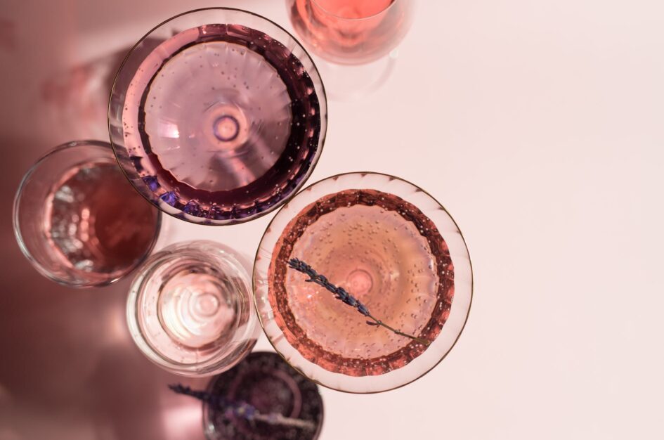 Drink na karnawał – koktajl à la Pink Gin