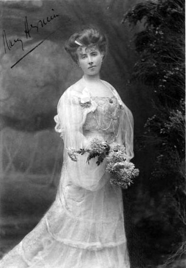 Elizabeth von Arnim, 1900