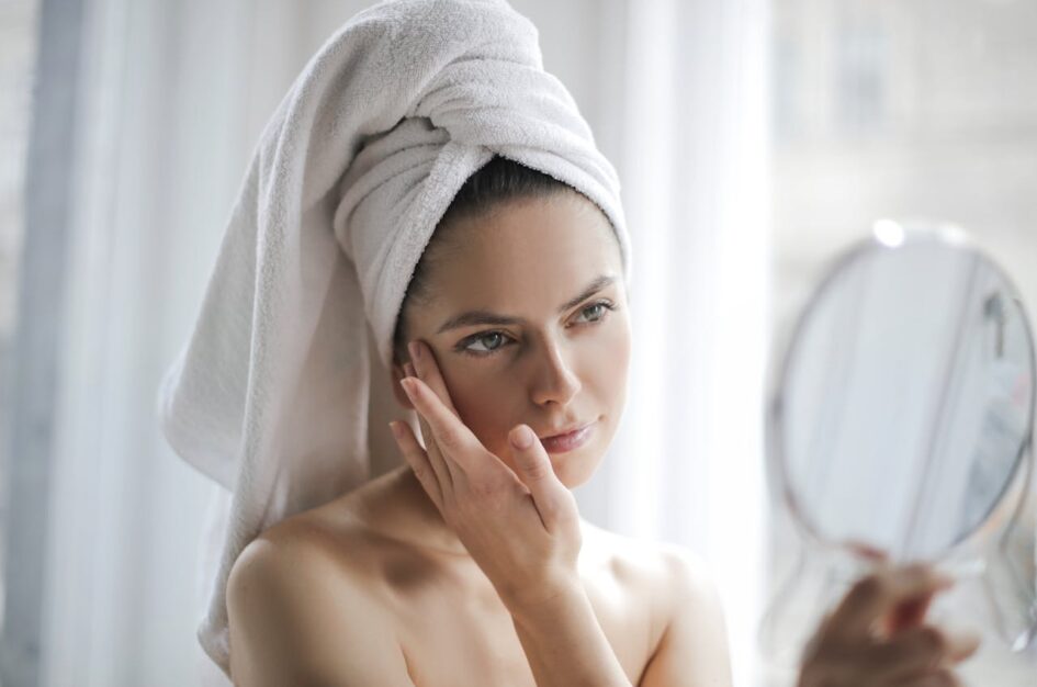 Kilka sposobów na naturalne rozświetlenie skóry bez makijażu