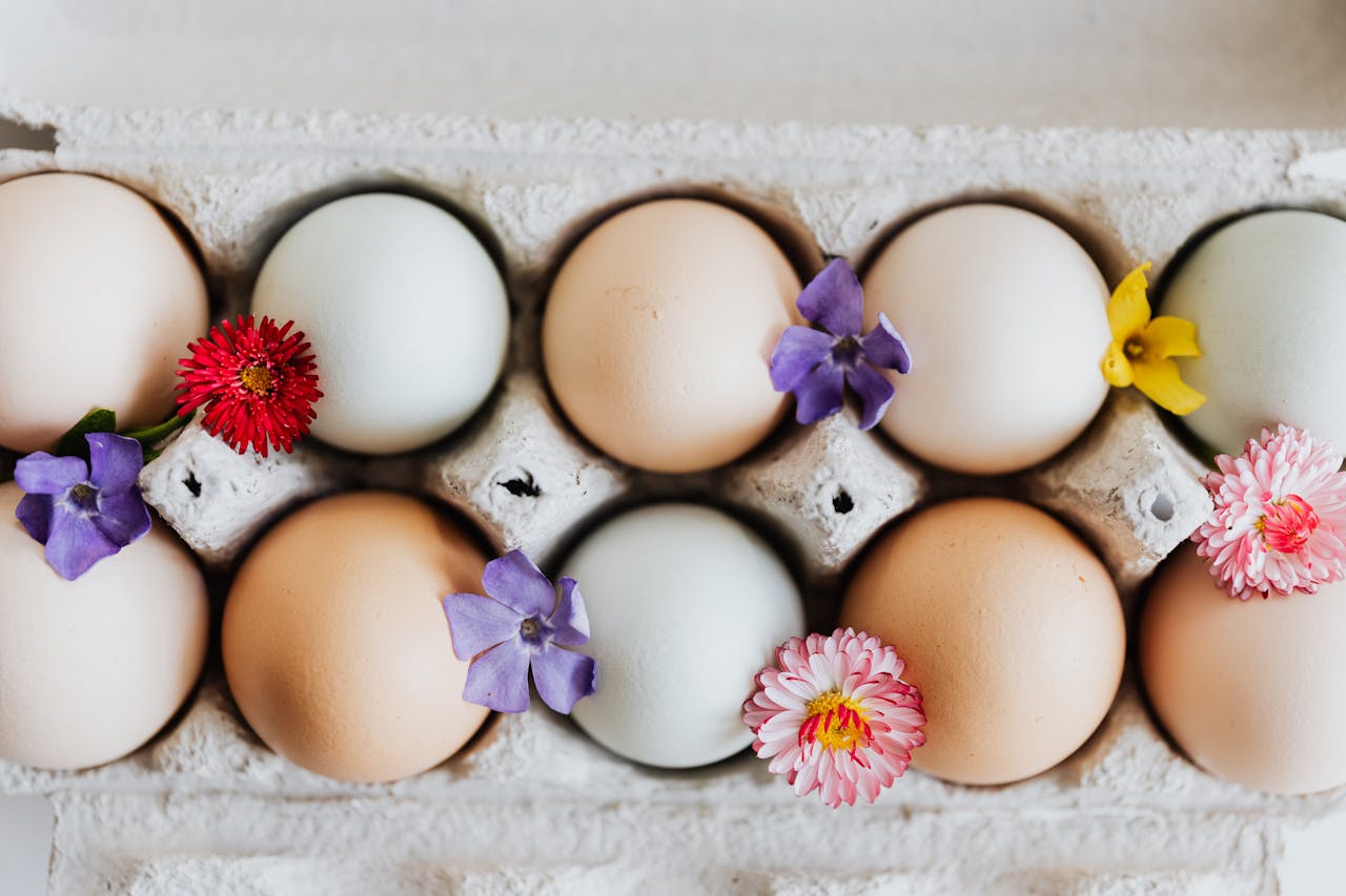 Naturalne sposoby na farbowanie jajek