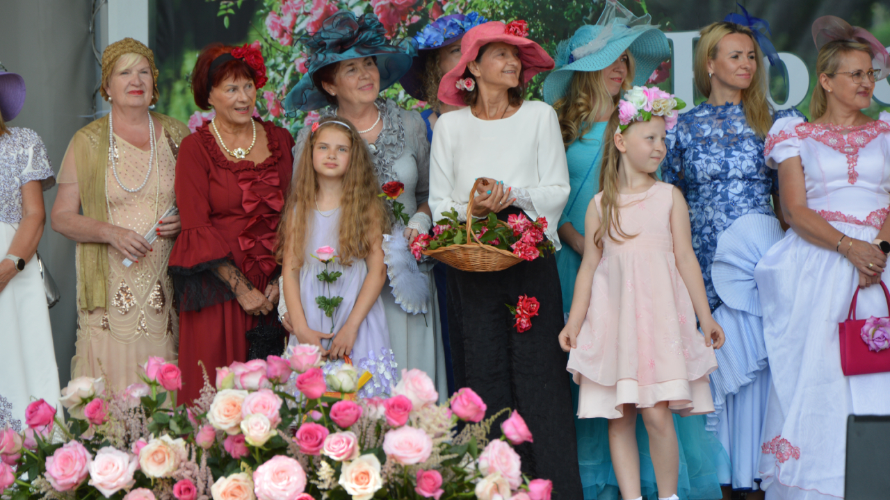 X Festiwal Róż w Dobrej, czyli kwiaty, kapelusze i literatura