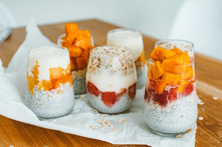 Egzotyczny pudding chia z mango i mlekiem kokosowym