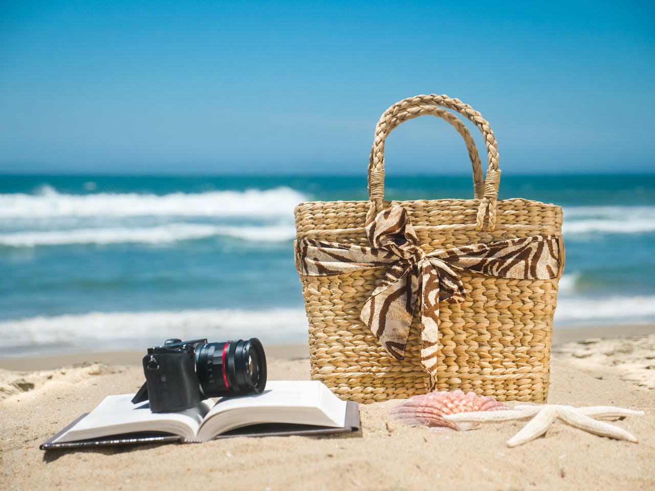 Książki na plażę – idealne lektury na wakacyjny relaks 2 Idealne książki na plażę