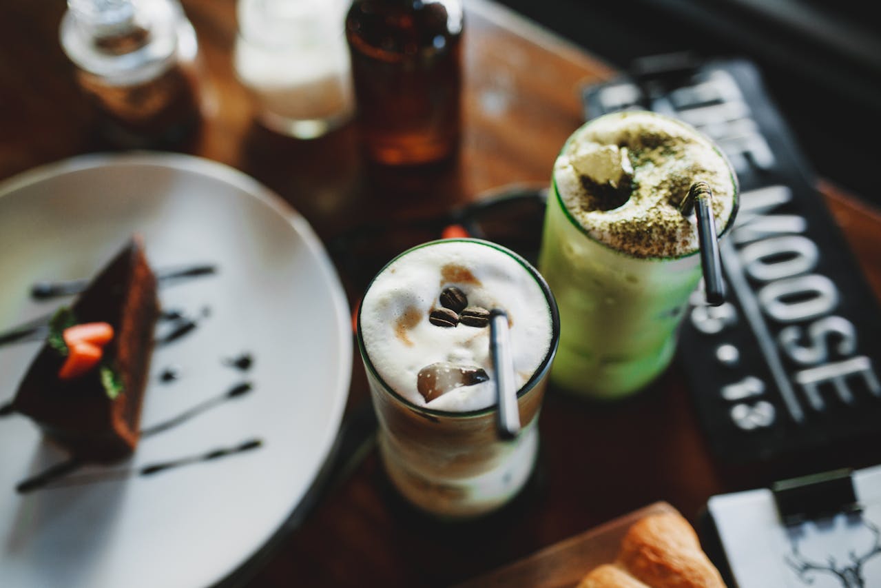 Dalgona coffee czy dalgona matcha? Te napoje to hit na lato! 5 Dalgona coffee i dalgona matcha