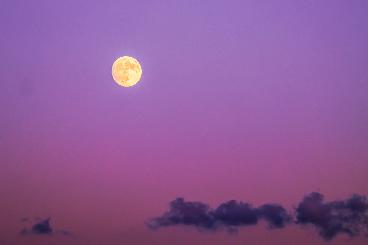Magia Truskawkowego Księżyca. To będzie widowiskowa pełnia! 2 Strawberry Moon! Truskawkowy Księżyc.