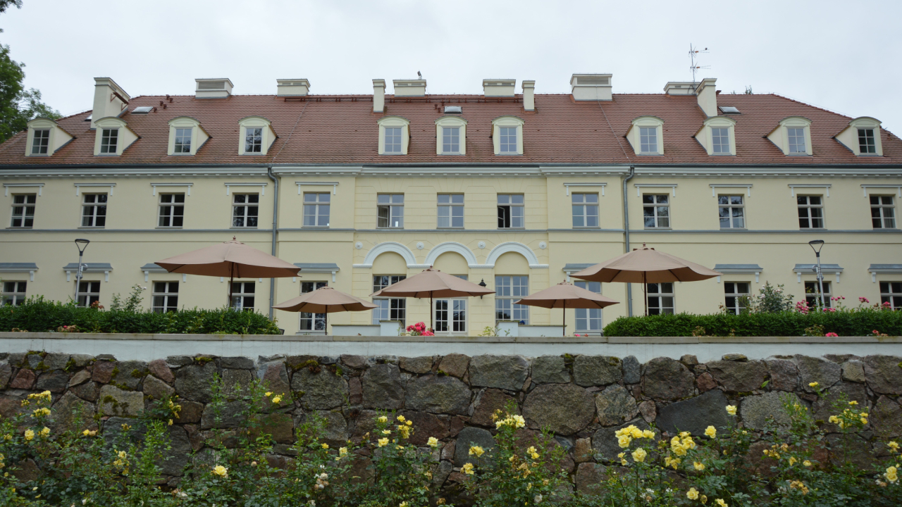 Pałac w Przelewicach, czyli dom, ogród, miłość i pawie 3 Pałac w Przelewicach
