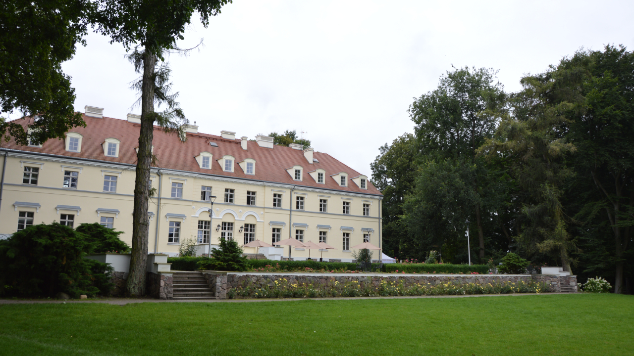 Pałac w Przelewicach, czyli dom, ogród, miłość i pawie 4 Klasycystyczny pałac Przelewice