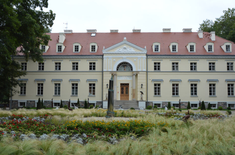 Pałac w Przelewicach, czyli dom, ogród, miłość i pawie 1 Pałac w Przelewicach, czyli dom, ogród, miłość i pawie