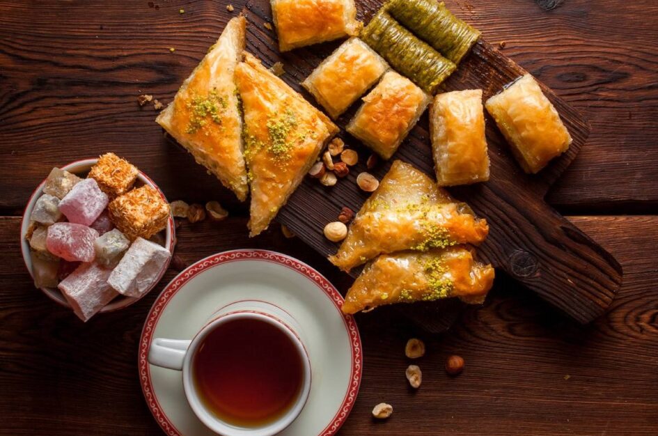 Najlepsze egipskie desery: co warto spróbować w czasie podróży do Egiptu?