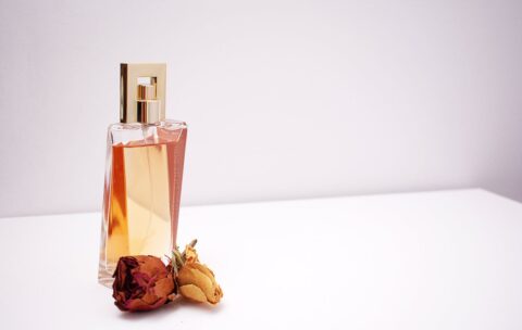 Najciekawsze nuty zapachowe w perfumach niszowych – co znajdziesz tylko tam?