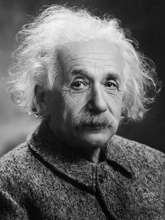 Cytaty Alberta Einsteina – lekcje życia od geniusza 3 Albert Einstein w 1947 r.