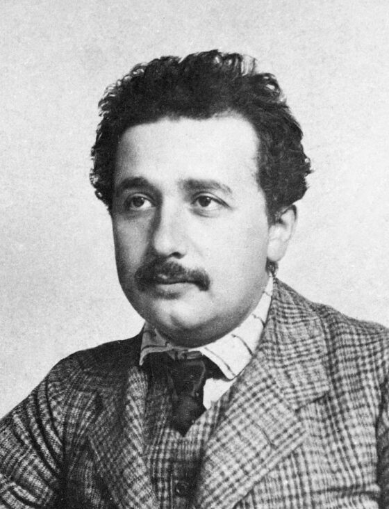 Cytaty Alberta Einsteina – lekcje życia od geniusza 4 Einstein w roku 1904 lub 1905