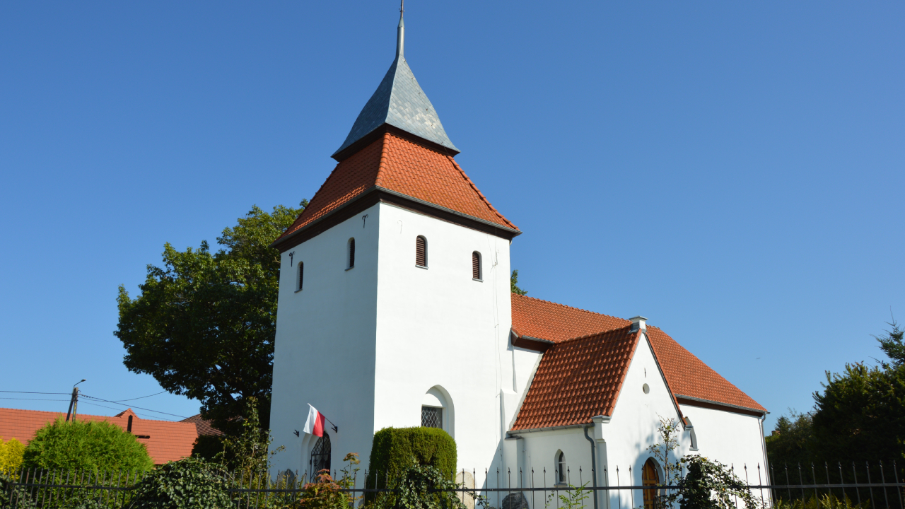 Sielskie Swołowo, czyli stolica Krainy w Kratę 7 Wieś Swołowo, kościół