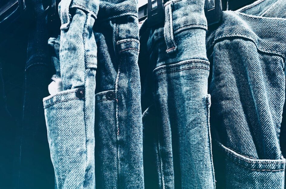 Jak nosić jeansy, które podkreślają sylwetkę i zapewniają wygodę? 1 Jak nosić jeansy, które podkreślają sylwetkę i zapewniają wygodę?