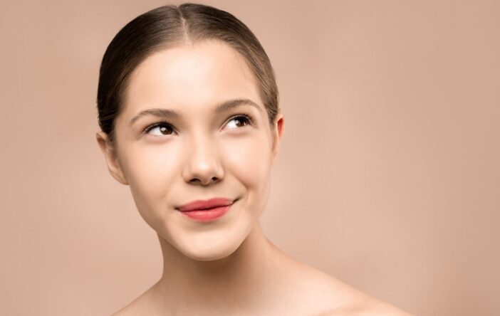 Promienna cera na wiosnę. Jak uzyskać efekt glow skin w makijażu?