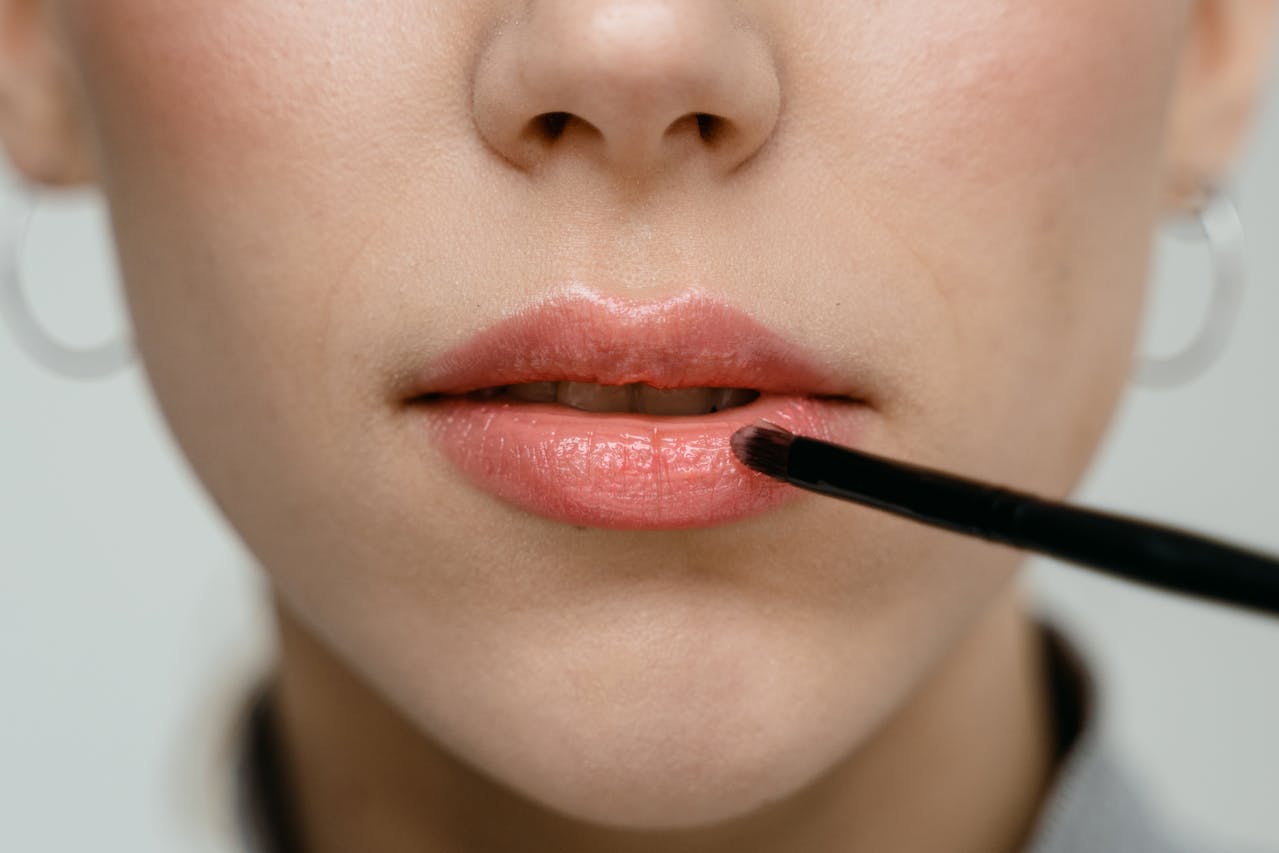 Promienna cera na wiosnę. Jak uzyskać efekt glow skin w makijażu? 2 Makijaż typu glow