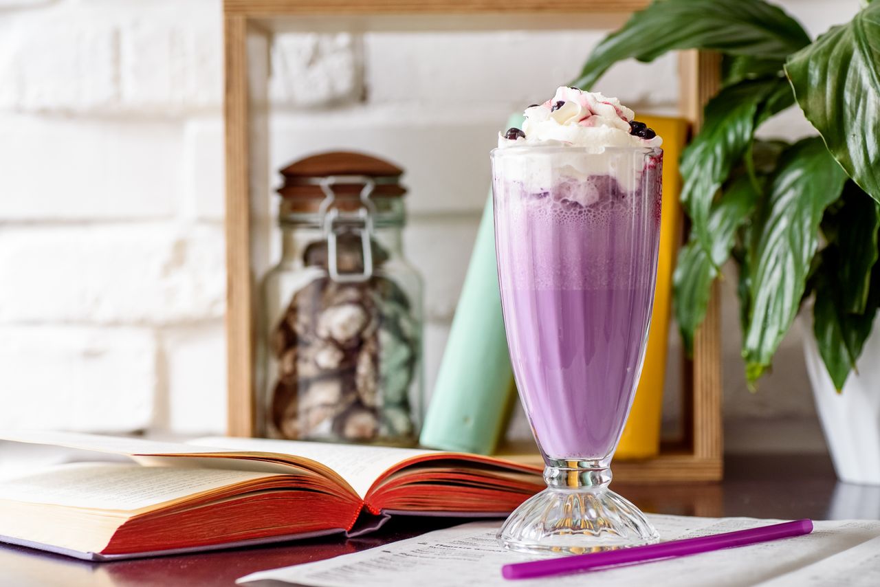 fioletowy napój ube latte 