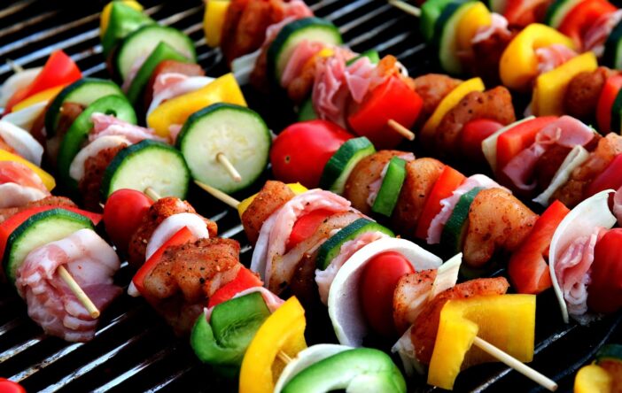 szaszłyki na grillu