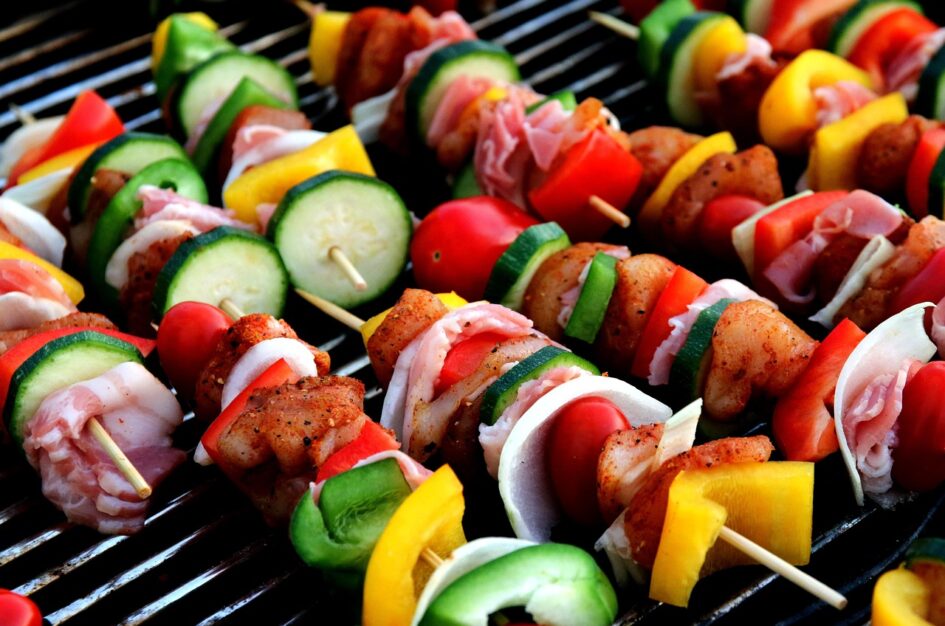 szaszłyki na grillu