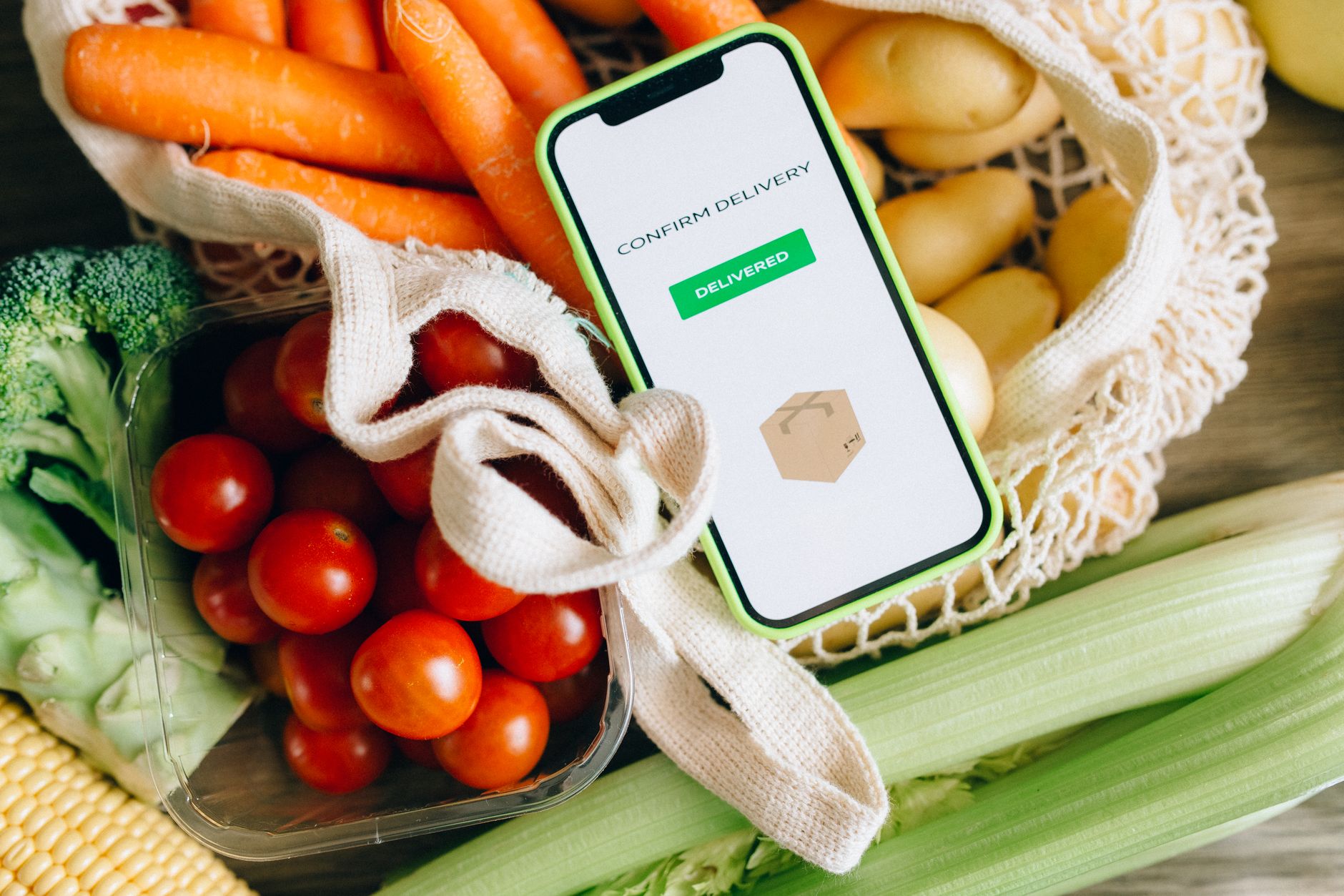 Grill, plaża, weekend: lista zakupów online, którą przygotujesz w 10 minut 2 zakupy z dostawą do domu