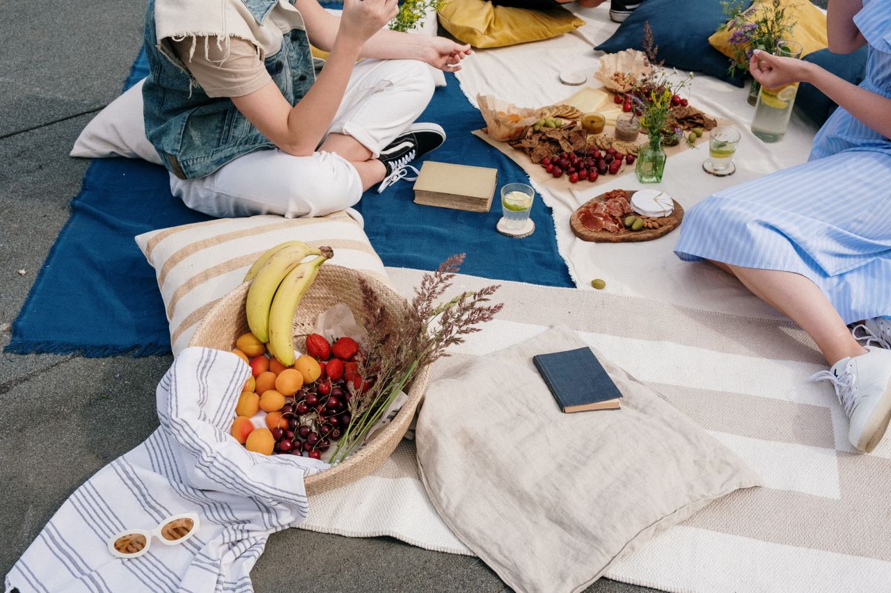 Piknik w stylu morskim: jak urządzić przyjęcie w bieli i błękicie? 5 Piknik jak nad morzem