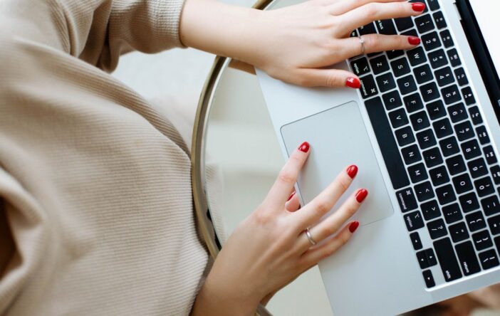 Cytaty o blogowaniu – inspirujące słowa o pisaniu, pasji i tworzeniu w internecie