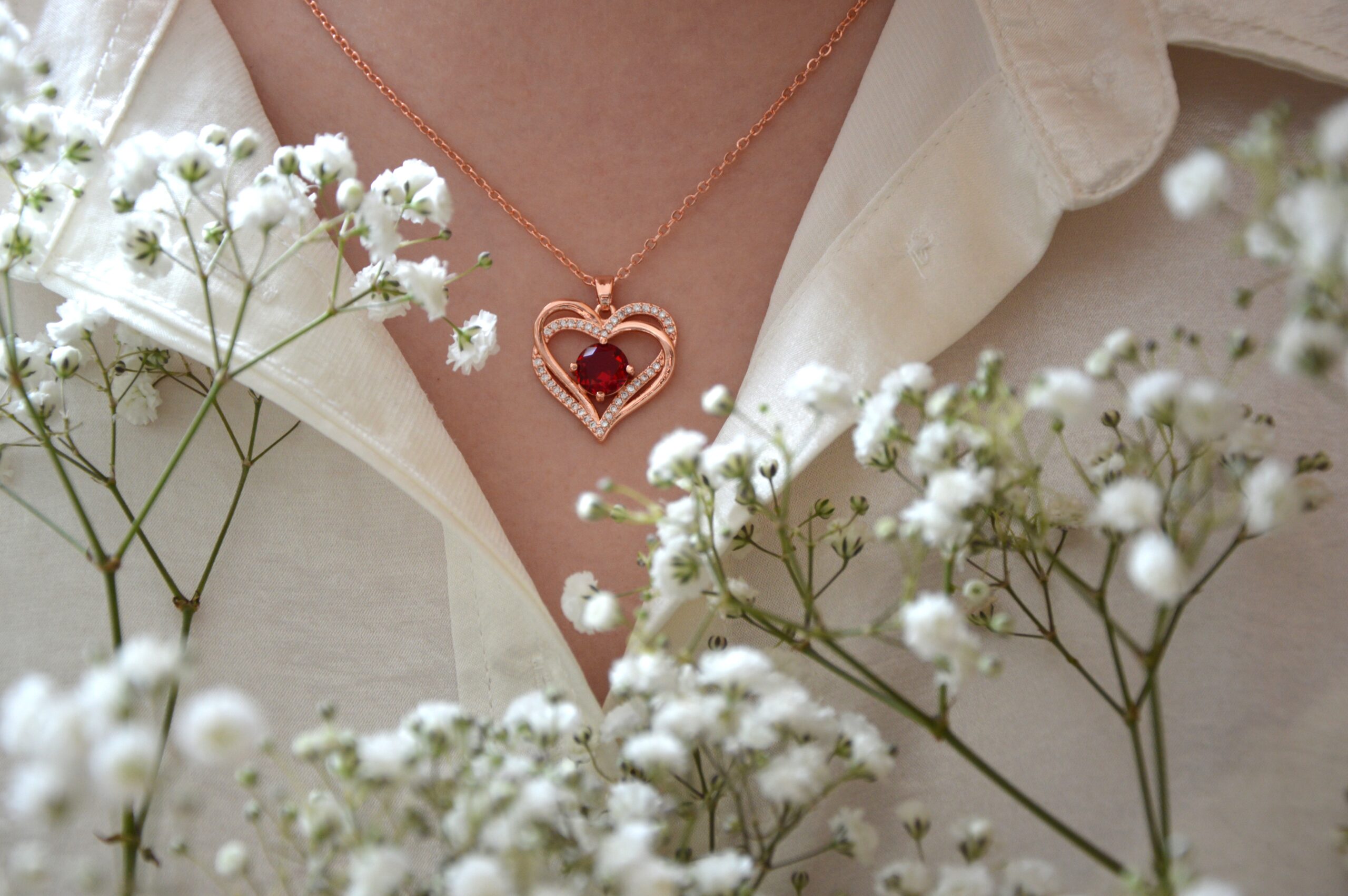 Serca, perły i rubiny: biżuteria jako symbol self-love