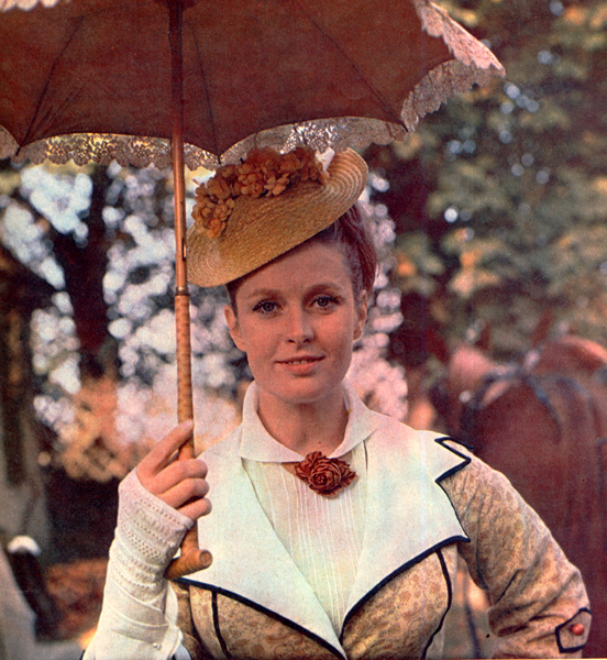 Gorsety, perły, koronki i arystokratyczny szyk. Styl inspirowany „Lalką” Prusa 2 Beata Tyszkiewicz w roli Izabeli Łęckiej w filmie „Lalka” (1968)