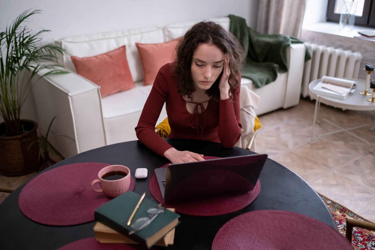 Rozczarowani sztuczną inteligencją. Dlaczego internet potrzebuje dziś ludzkiego głosu? 2 AI fatigue. Zmęczenie sztuczną inteligencją