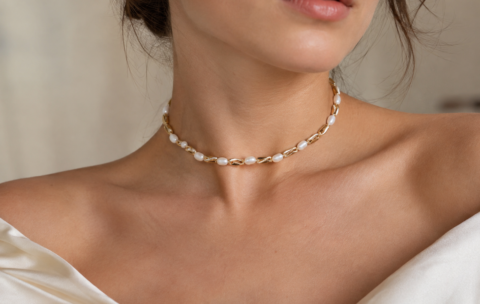Naszyjnik choker – komu pasuje i jak go nosić współcześnie 2 Naszyjnik choker - komu pasuje i jak go nosić współcześnie