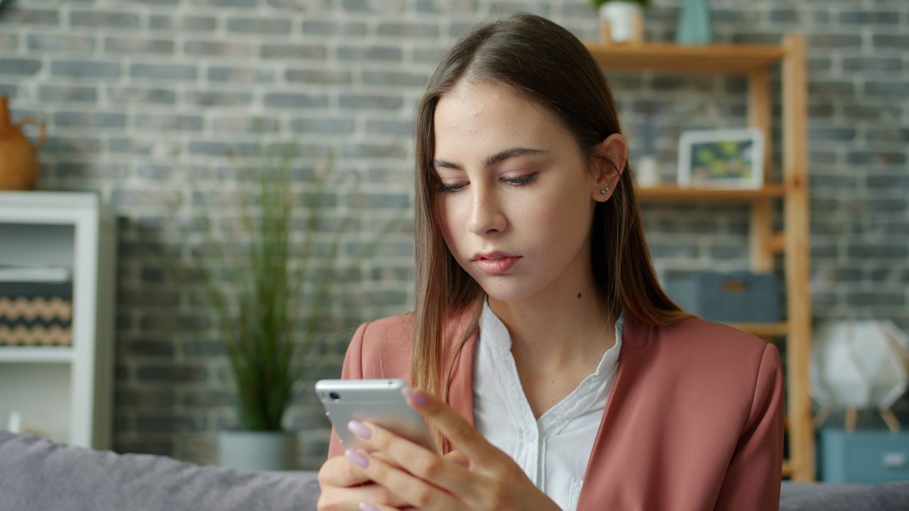 Rozczarowani sztuczną inteligencją. Dlaczego internet potrzebuje dziś ludzkiego głosu? 3 tęsknota za autentycznością w erze AI