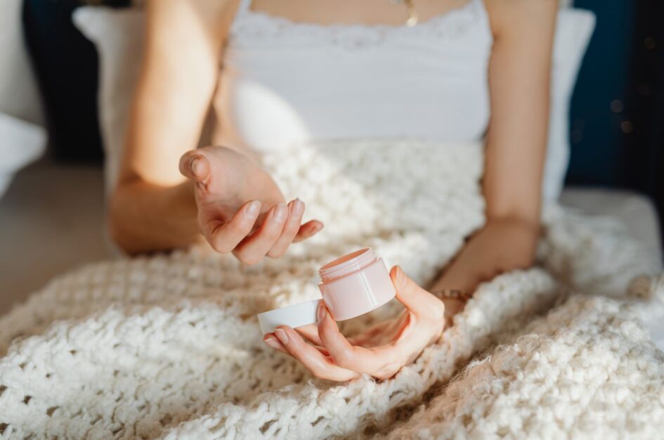 Nocny stolik w wersji beauty: Twój własny rytuał pielęgnacyjny przed snem