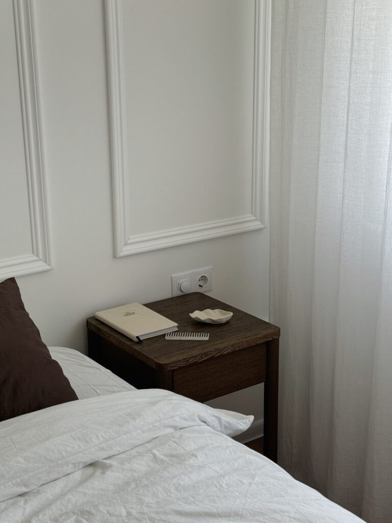 Nocny stolik w wersji beauty: Twój własny rytuał pielęgnacyjny przed snem 2 Przyjemne zakończenie dnia – małe spa w łóżku
